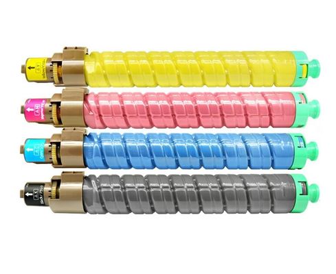 Toner Ricoh przeznaczony do drukarek SPC810 811, oferujący pełną pojemność tonera i chip z surowców klasy AAA