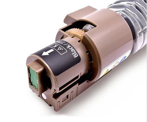 Toner Ricoh przeznaczony do drukarek SPC810 811, oferujący pełną pojemność tonera i chip z surowców klasy AAA